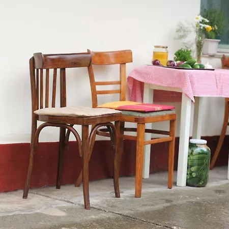 Balla Mama, 아파트 *