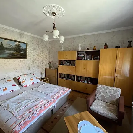 Balla Mama, Apartman
