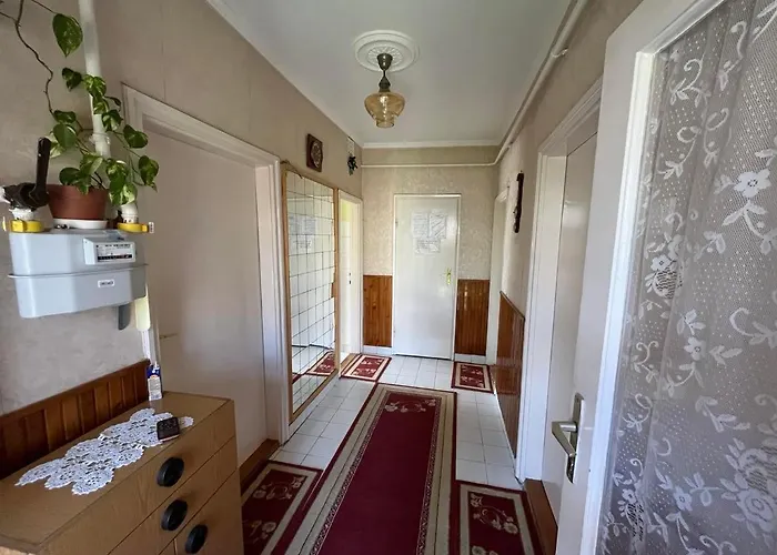 Balla Mama, Apartament